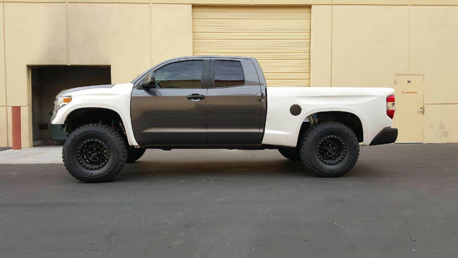 2014+ Tundra 4" Bulge Style Off Road Fiberglass Bedsides - 6.5 Bed - Image 2