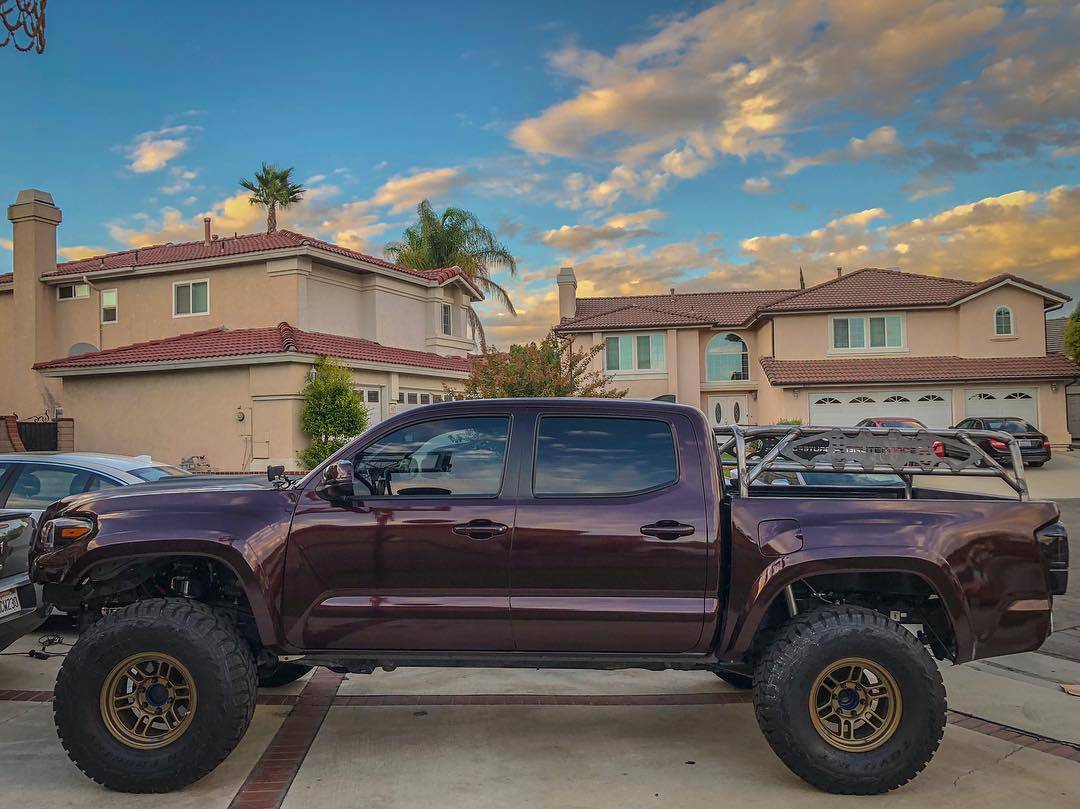 2016+ Tacoma 3" Bulge Off Road Fiberglass Bedsides - Image 3