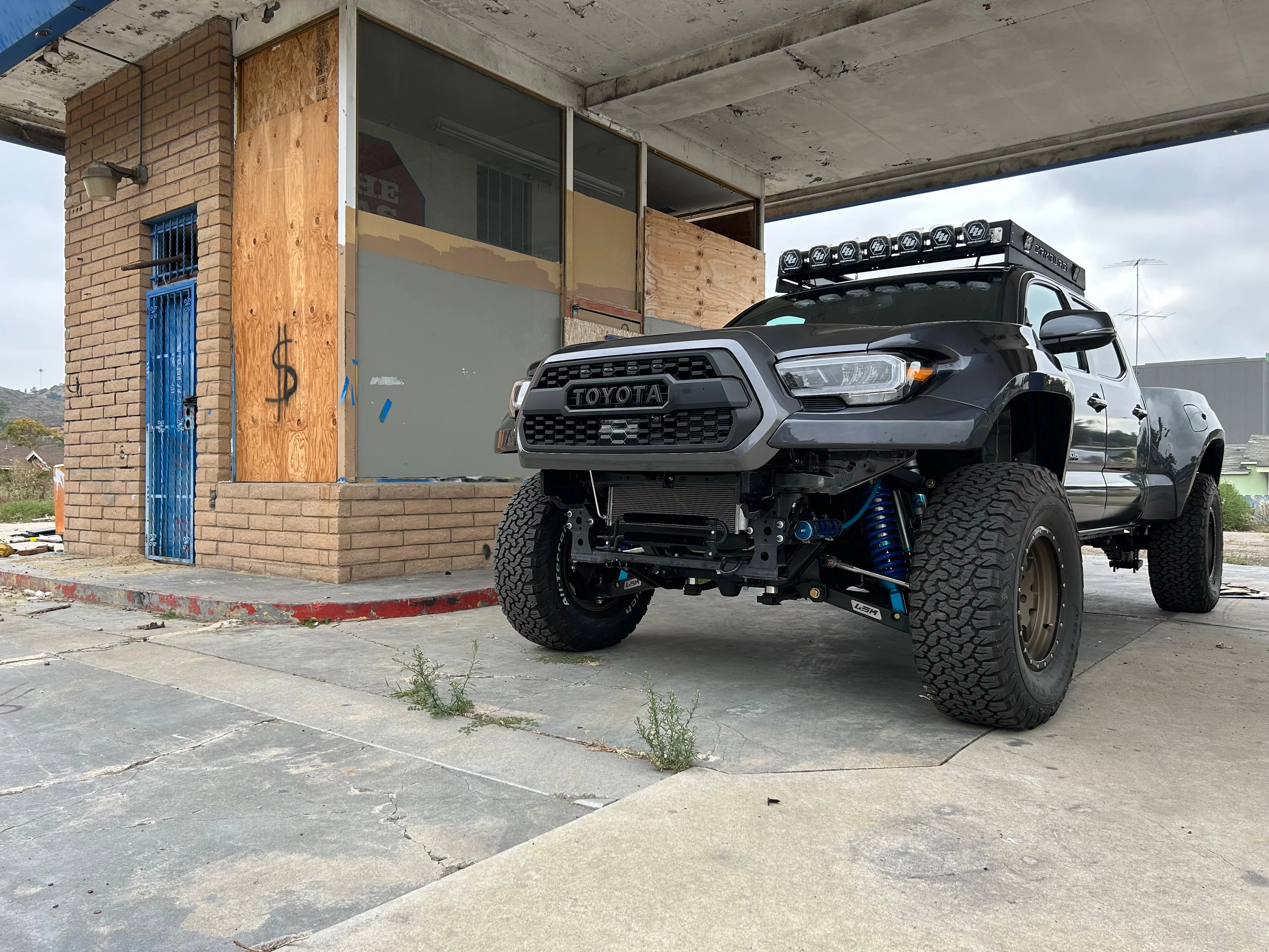 2016+ Tacoma 6" Bulge Off Road Fiberglass Fenders - Image 8
